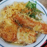 つくもうどん - とり天は生姜の味がすごく強くて身は柔らかくすごく美味しかったです。