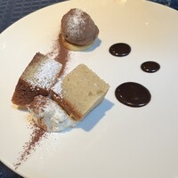 BISTRO DOUBLE -  BISTRO DOUBLE -