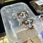 やきだんご 銀月 - 桜もち150円。