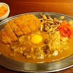 Osaka Madorasu Curry - カレー小(玉子付き)、カツ、しめじ