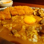 Osaka Madorasu Curry - カレー小(玉子付き)、カツ、しめじ