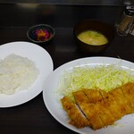 まんぷく - とんかつ定食(ご飯少なめ)