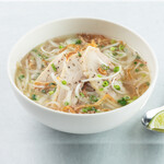 蒸し鶏のフォー Rice noodles w/steamed chicke/
