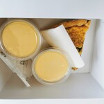 Cafe. Cream - サービスで頂いた自家製プリン(税別￥300)と、テイクアウトした自家製キッシュ(税別￥480)