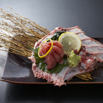 食へ集う　千す - 《まぐろの中落ち》お客様で削ってお召し上がりいただくので、シズル感抜群です！