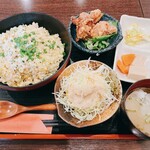 Hakata Gyouza Sakaba Shironagasukujira - 餃子屋のチャーハン定食+唐揚げ3個_¥780+¥150