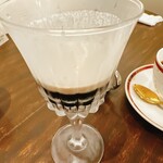 ダンケ - 琥珀のエッセンス！　途中まで飲んじゃった写真しかなかった。　さっきのバターブレンドコーヒーと比べたら濃い〜！！！　だけど上の生クリーム層と一緒に頂くと全然キツくなくて、これ一杯でめちゃくちゃ満足度高い