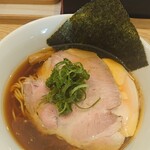 Ramen Suzurun - 料理写真:地鶏醤油ラーメン（黒）
