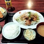とんかつ六角箸 - 鶏カラとネギの醤油ソースがけ＋牡蠣フライ2個追加