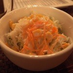 ワインと串揚げ こぱん - 最初はコールスロー。