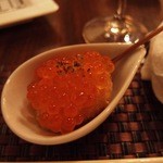 ワインと串揚げ こぱん - 鮭とイクラの親子串はイクラたっぷり