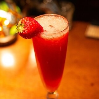 [Sommelier on duty] Have a toast with a seasonal fruit cocktail that is eye-catching.