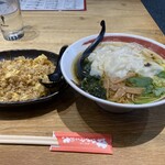 花ひなたに咲く - ワンタン麺980円＋ガーリック炒飯880円