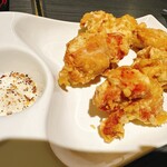 天満上海食宴 - 唐揚げがやたらオシャレな皿で来た！