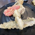 天ぷら 大吉 堺東店 - 紅生姜、鯵、穴子、げそ