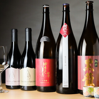 可以享受種類豐富的日本酒和葡萄酒，高性價比的暢飲也是一大賣點