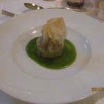 サザエとキノコのフリカッセ　パートフィロ包み