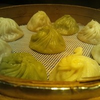 京鼎樓 HANARE店 - 3色小龍包