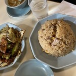 龍朋 - 名物のチャーハンが来たところ