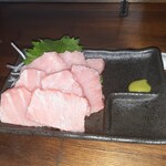 イエノミ ナニワ 301 - マグロの刺身(たぶん中トロ相当)