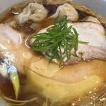 ラーメン屋 トイ・ボックス - 醤油ワンタン麺　1,300円