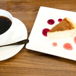 Cafe Hato U Xomingu - コーヒー＆チーズケーキ