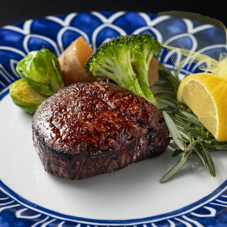 リラックスできる癒しの空間で和牛の窯焼きやワインを愉しむ