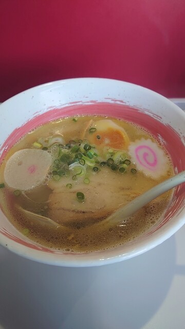 これぞ函館塩No.1塩ラーメン！函館駅すぐ「炎陣」透明スープはコクがあってシンプルに激ウマ : ハコダテ ヌードルズ 炎陣の写真