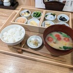 Misoshiru Semmonten Kashouan - 選べる味噌汁＋おばんざい8種 定食　1,600円