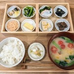 Misoshiru Semmonten Kashouan - 選べる味噌汁＋おばんざい8種 定食　1,600円
