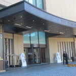 ザ・ロビー - ここが正面？