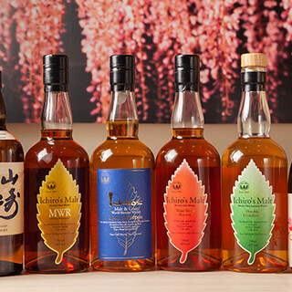 オリジナルボトルの地酒や、利き酒師のママが選ぶ季節の日本酒