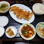 台湾家庭料理 茶思味 - ジャスミン特製餃子セット