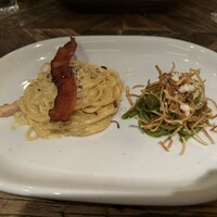 シャイニーアウル 表参道 - カルボナーラは追加料金で大盛りにしてもらいました