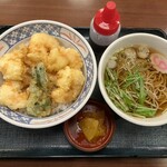 和風レストランまるまつ - 春に花咲く春満開天丼　味噌汁を蕎麦に変更