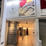 馬肉と牡蠣の創作バル motto. - 入り口入って左に階段がありますので降りて下さい