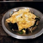 てっぱん紅白 - ふわとろ玉子のせホウレン草シンプル炒め　さすが人気ナンバー１だけあってもっと食べたくなります(笑)