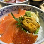 Kanno - サーモンの三種盛り丼