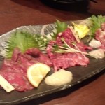 九州うまいもんと焼酎 芋蔵 - 馬刺３種盛り合わせ