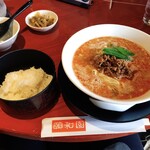 中華料理 頤和園 - 担々麺単品　あとに油淋鶏がきます。笑