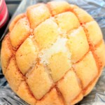 ル・パン - 米粉メロンパン⇒クッキー生地の上にザラメ糖が乗せてあり、全体的にしっとりとした食感が楽しめます。