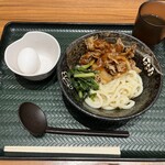 Hanamaru Udon - 牛ニラ温玉ぶっかけ