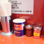 ラーメン二郎 - 卓上調味料