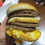 マクドナルド - Bai Big Mac　倍バーガー 680円（税込）を持ち上げてみました。 