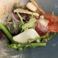隠れ里車屋 - お刺身がサラダ仕立てでとても食べやすく。
