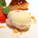 Cucina Italiana 東洞 - ミックスベリーのジェラート