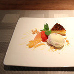 Cucina Italiana 東洞 - ドルチェ：ミックスベリーのジェラートとアプリコットのタルト