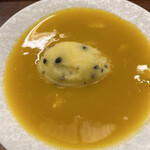 赤坂 菊乃井 - 昼懐石１５７３０円。パッションフルーツソルベ マンゴーソース。酸味控えめで好みの味わいです。