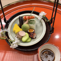 赤坂 菊乃井 - 昼懐石１５７３０円。八寸。見た目も鮮やかな八寸です。串に刺した、鯛肝、アボカド味噌漬け、海老艶煮がとーっても美味しかったでし。蕨、蛸、木の芽寿司もしみじみと。