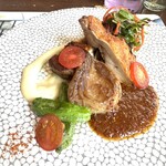 ラ・デルニエール・ブシエ - 朝びき鷄モモ肉と新玉ねぎのロティ